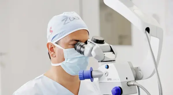 Korekcja astygmatyzmu: Okulary, laser, soczewki co wybrać?